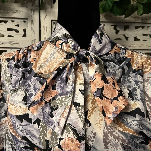 VINTAGE LAURA MAY MARVELOUS BLACK TAN & GRAY FLORAL DESIGN LONG SLEEVE TOP - Picture 3 of 8